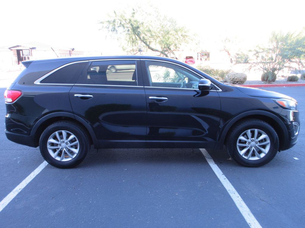 2016 Kia Sorento Image 2
