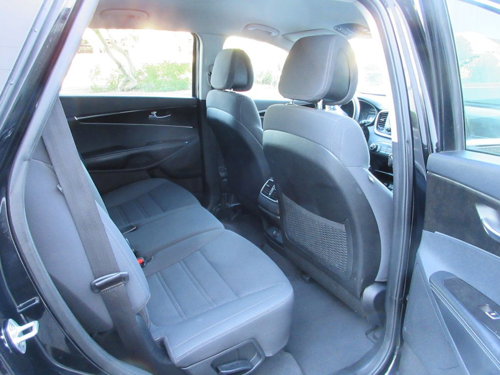 2016 Kia Sorento Image 12
