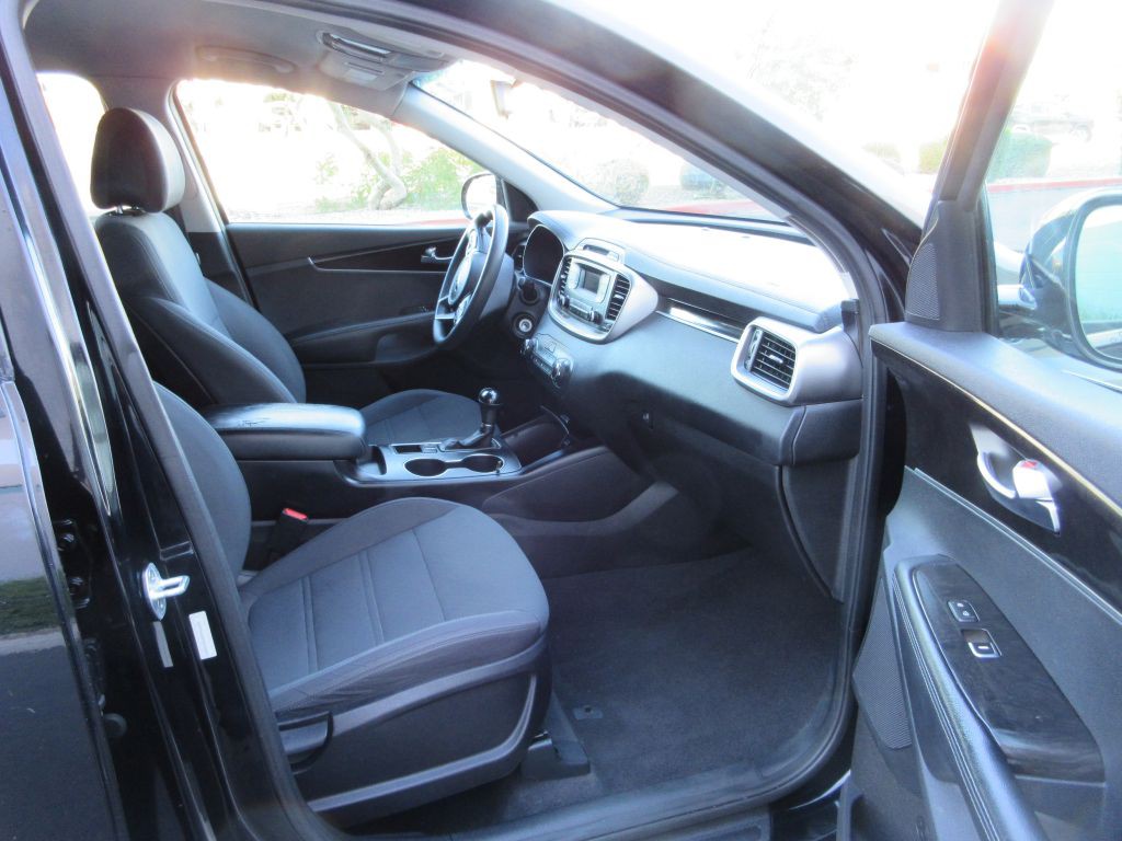2016 Kia Sorento Image 13