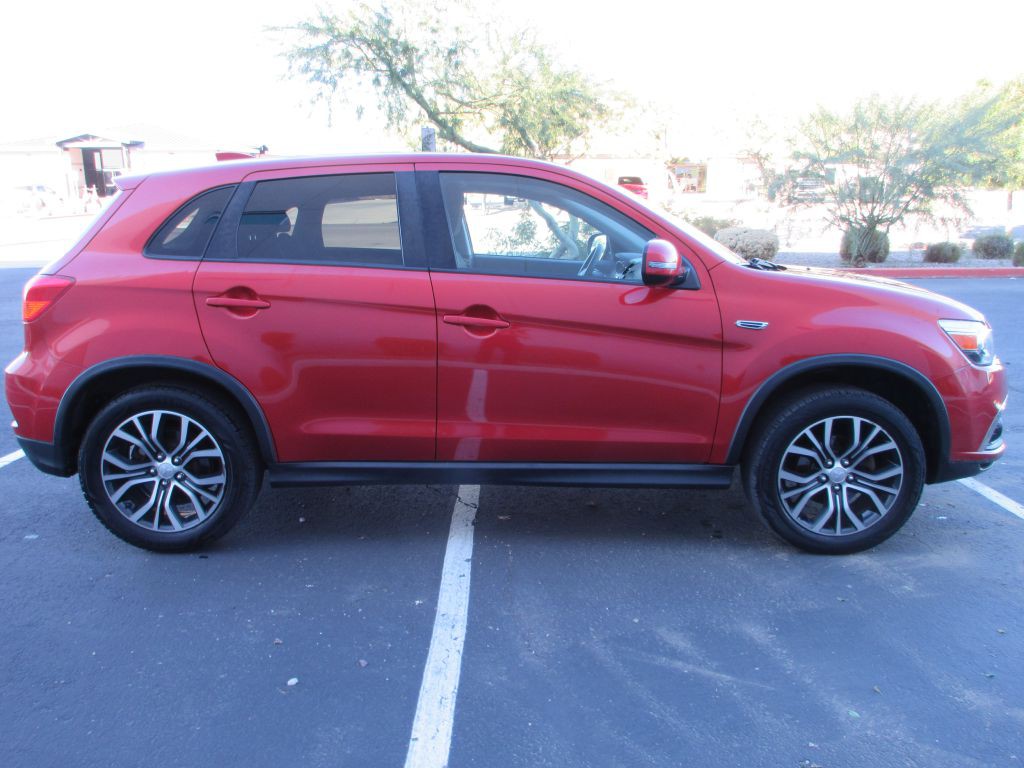 2018 Mitsubishi Outlander Image 2