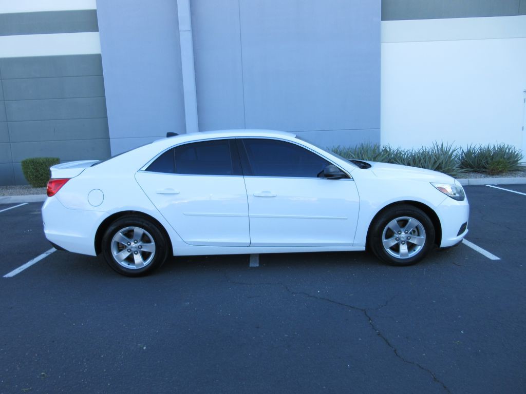2013 Chevrolet Malibu Image 2