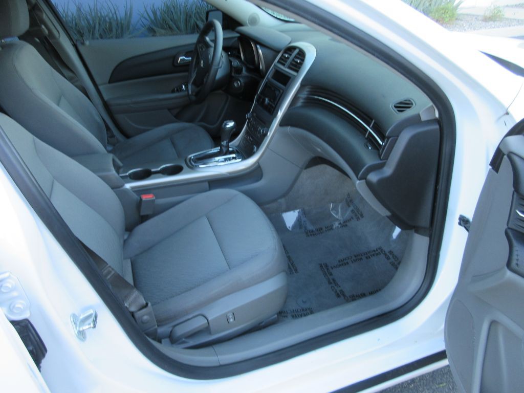 2013 Chevrolet Malibu Image 14