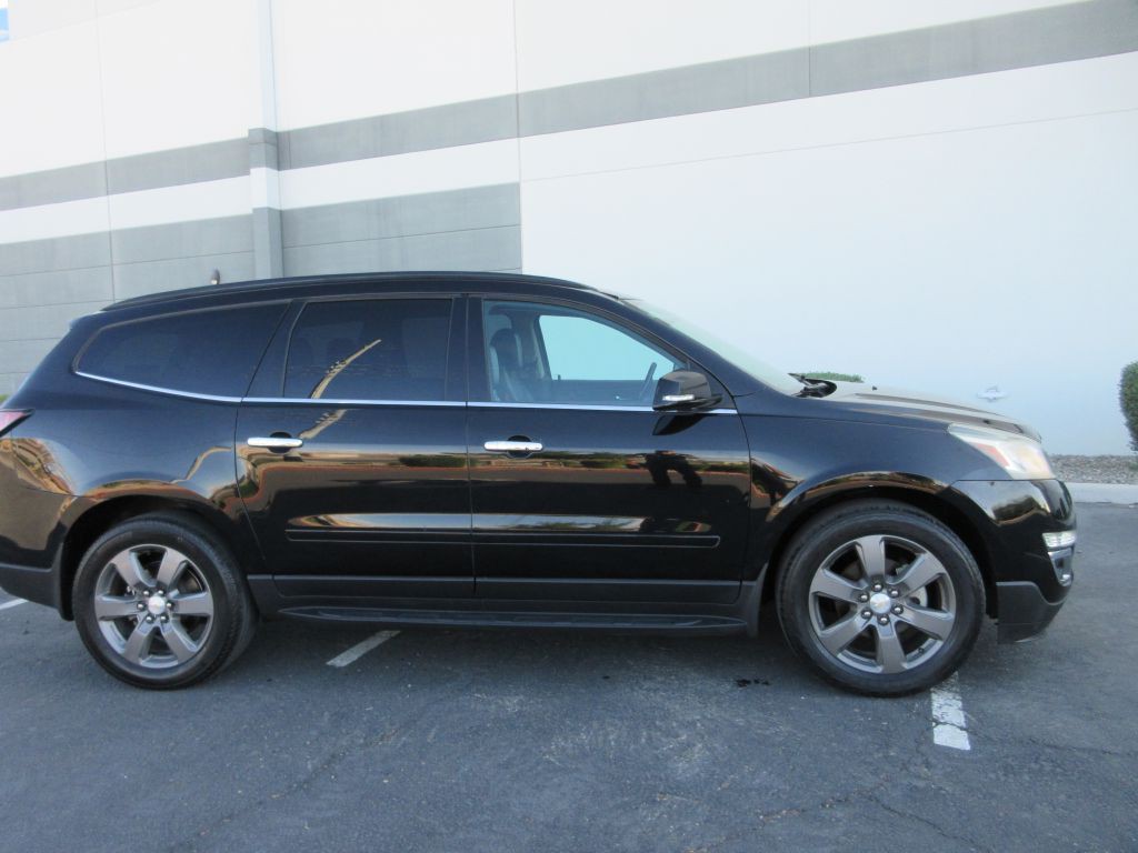 2017 Chevrolet Traverse Image 2