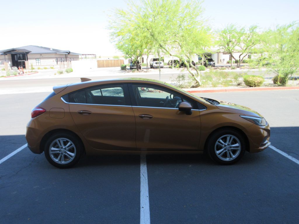 2017 Chevrolet Cruze Image 2