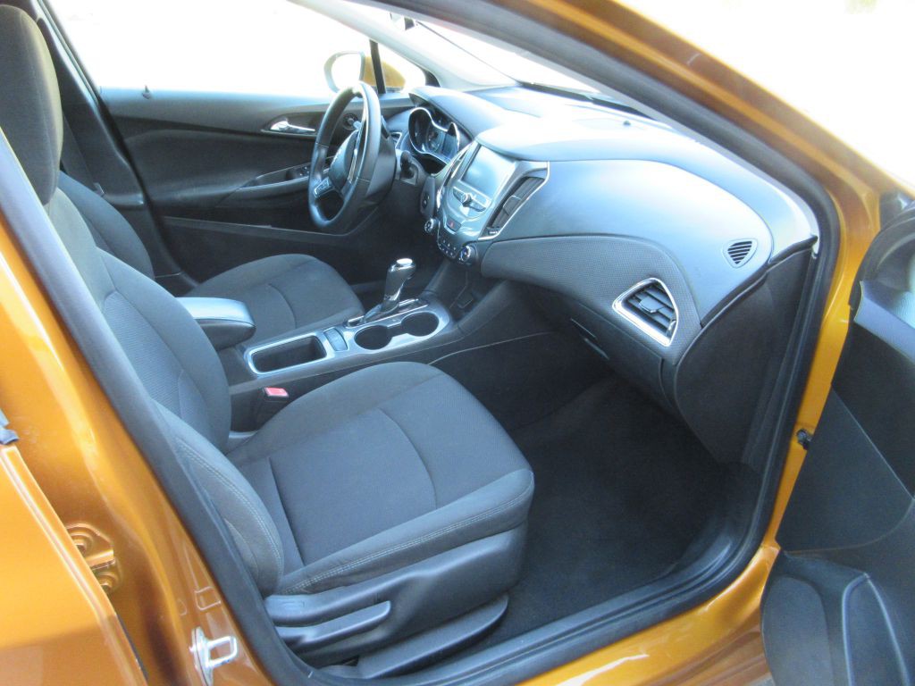 2017 Chevrolet Cruze Image 11