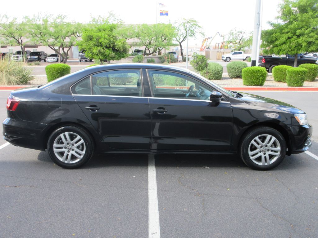 2017 Volkswagen Jetta Image 2