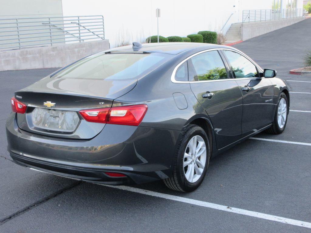 2017 Chevrolet Malibu Image 3