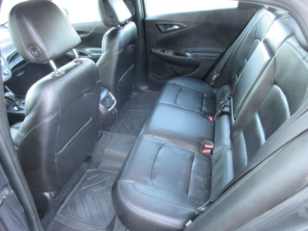 2017 Chevrolet Malibu Image 10