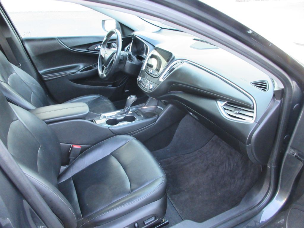 2017 Chevrolet Malibu Image 11