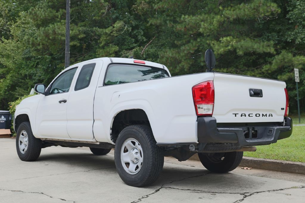 2017 Toyota Tacoma Image 3