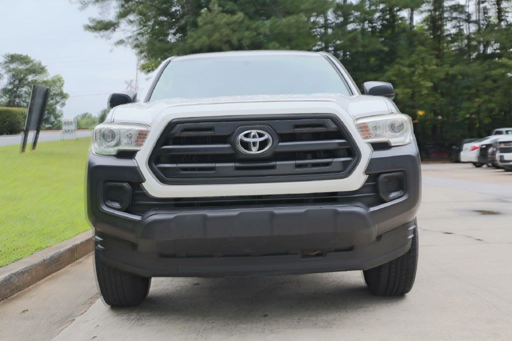 2017 Toyota Tacoma Image 5