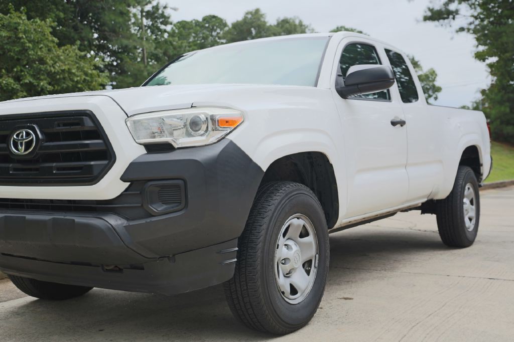 2017 Toyota Tacoma Image 6