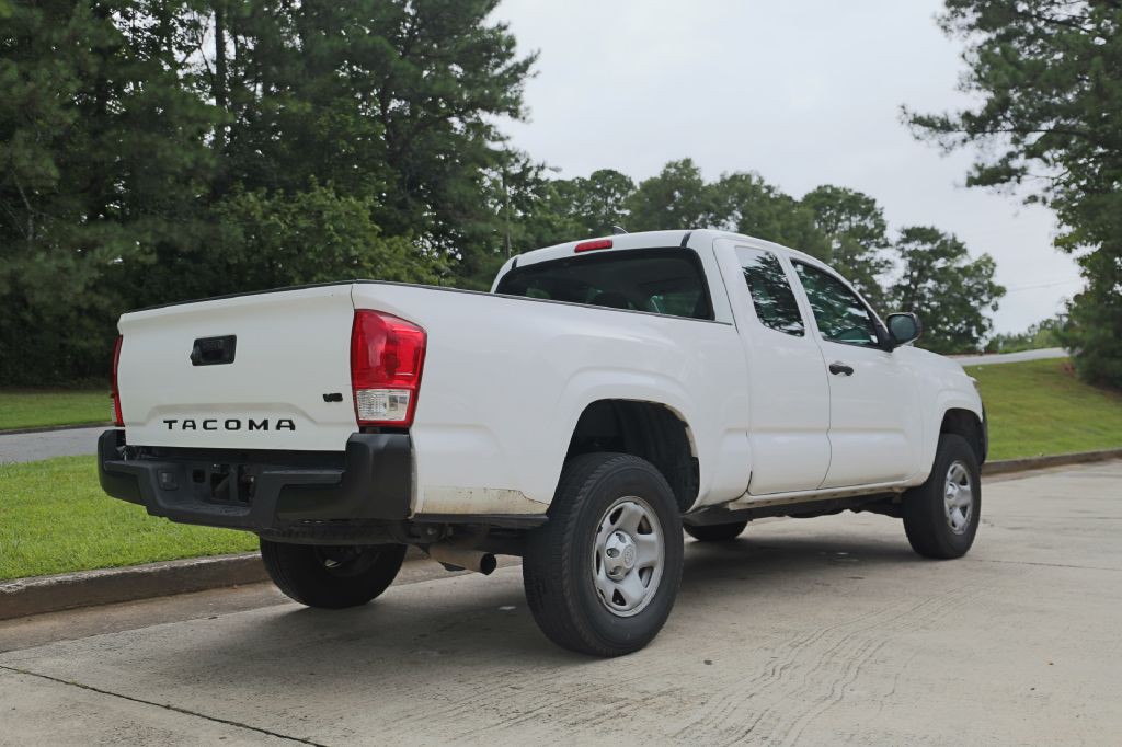 2017 Toyota Tacoma Image 8