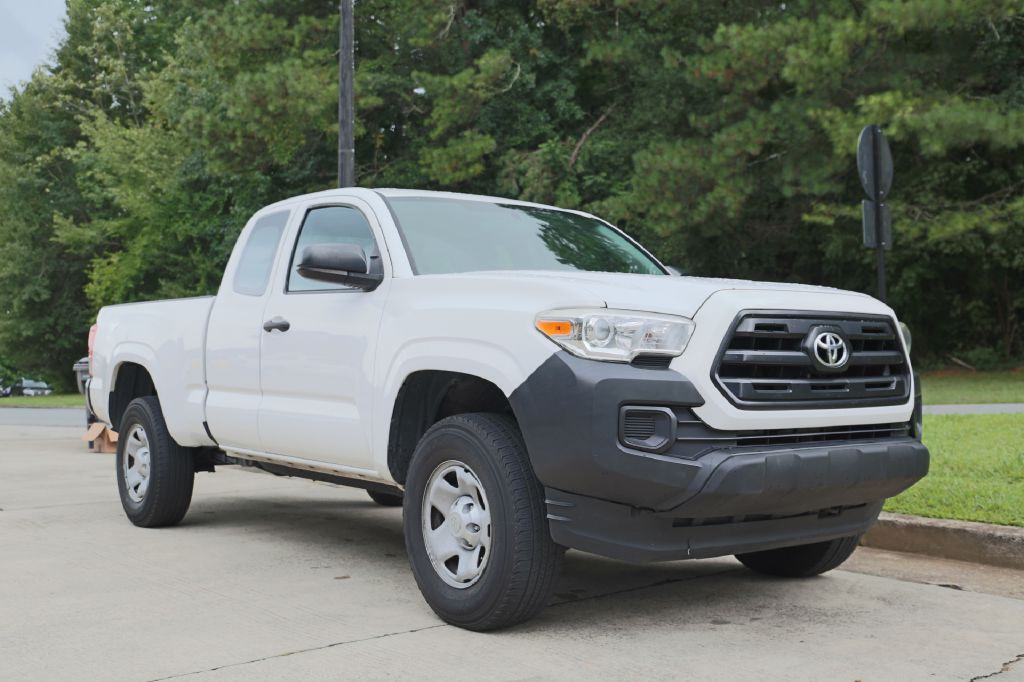 2017 Toyota Tacoma Image 9