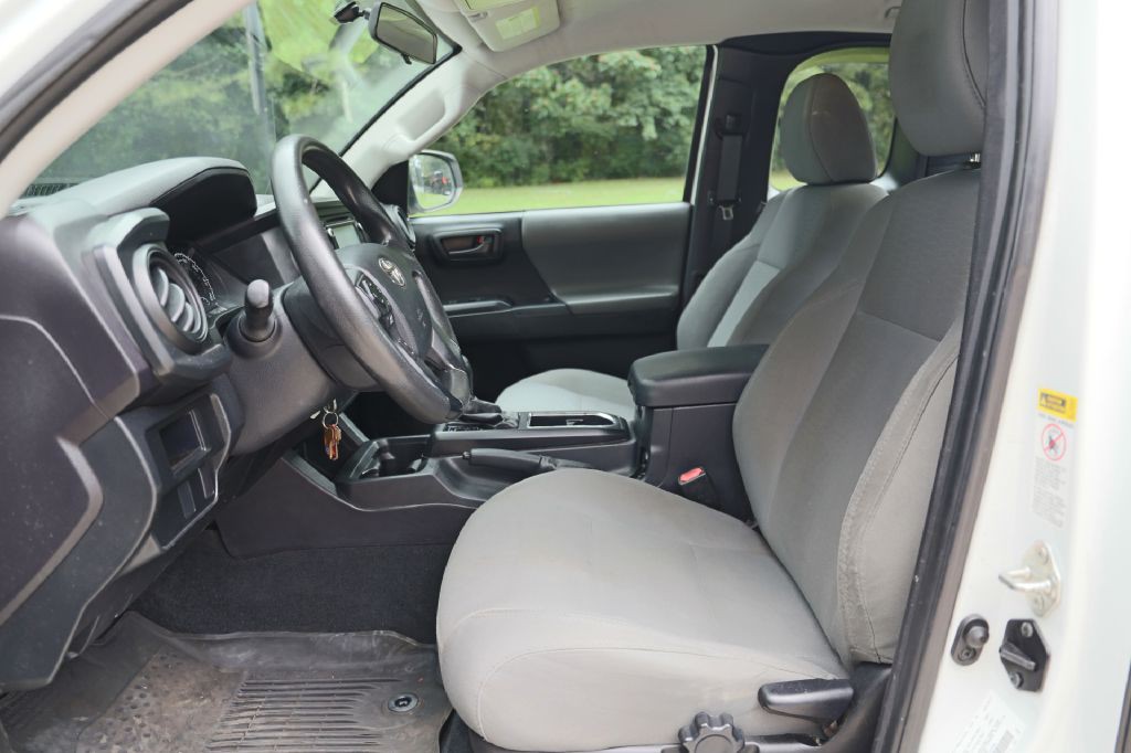2017 Toyota Tacoma Image 10