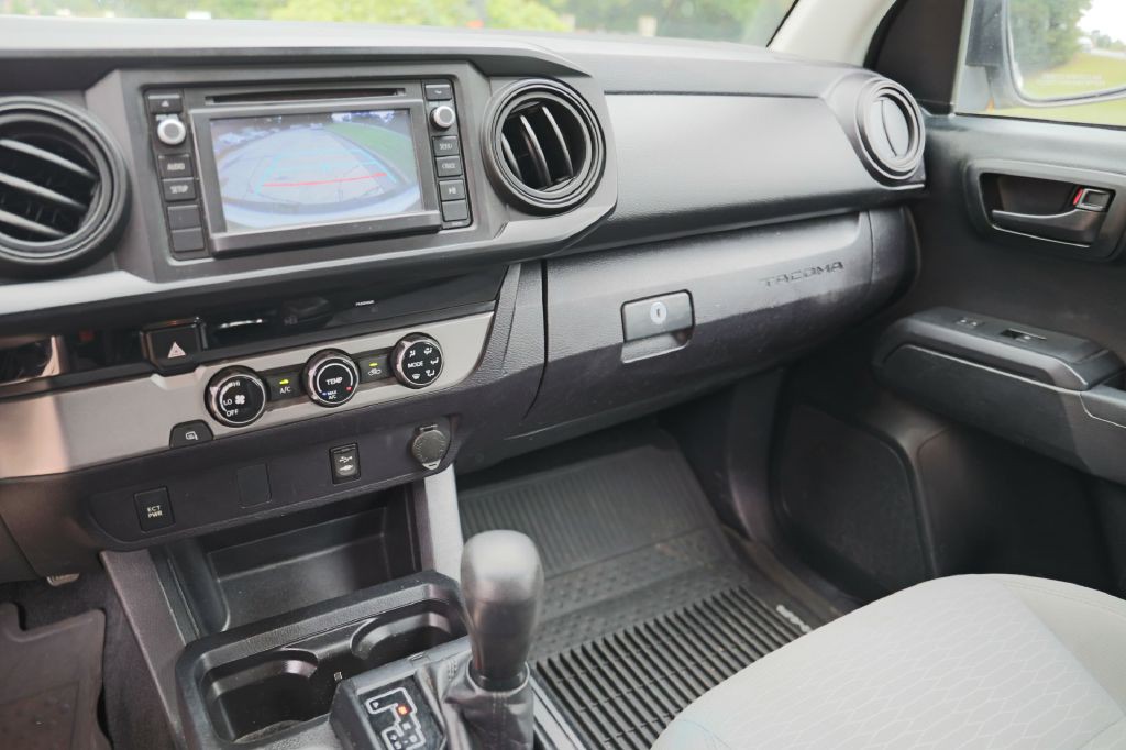 2017 Toyota Tacoma Image 13