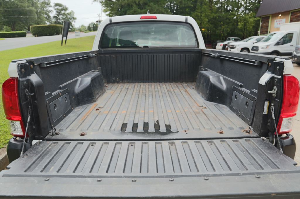 2017 Toyota Tacoma Image 14