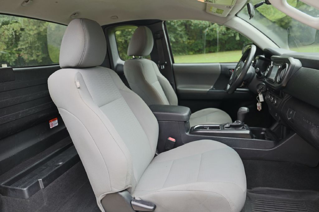 2017 Toyota Tacoma Image 16