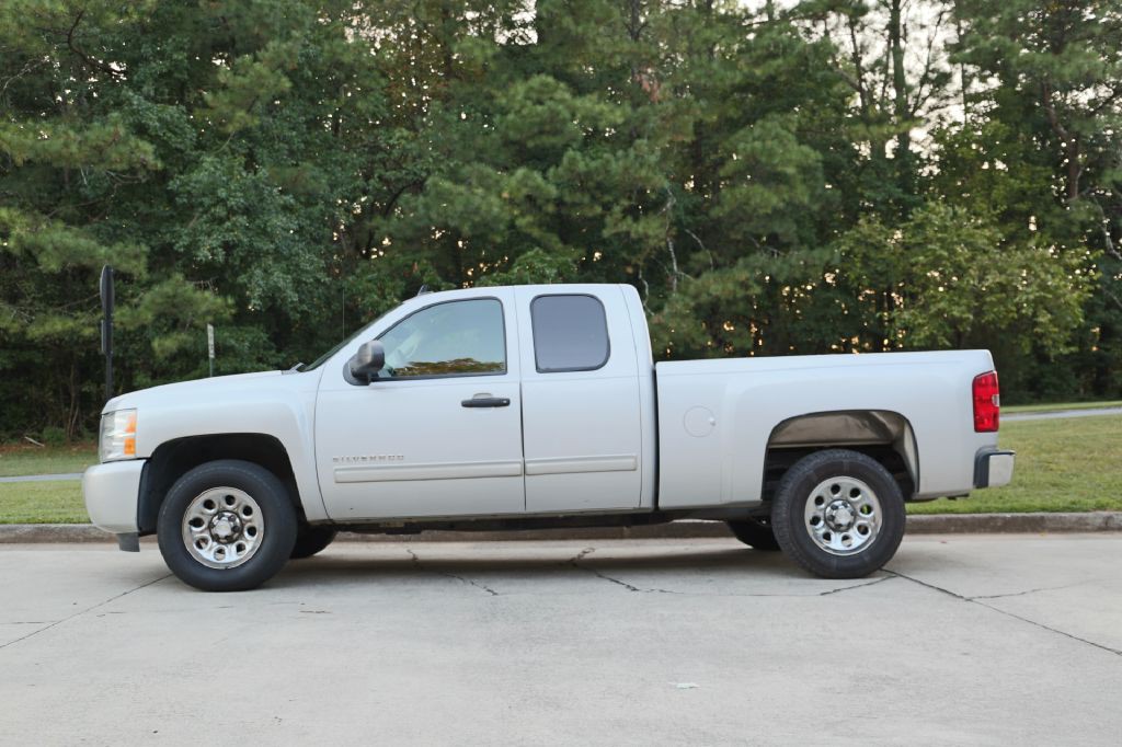 2011 Chevrolet Silverado 1500 Image 2