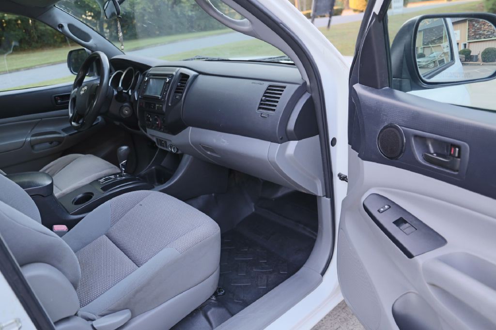 2014 Toyota Tacoma Image 16