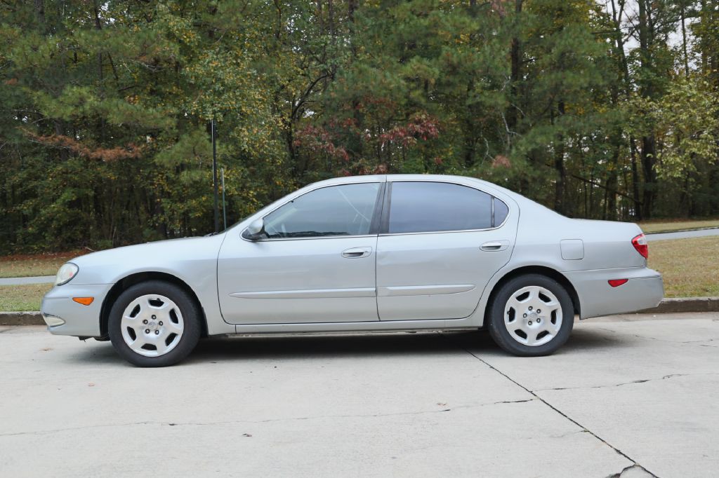 2001 INFINITI I30 Image 2