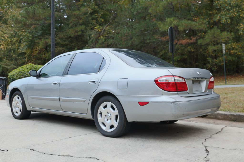 2001 INFINITI I30 Image 3