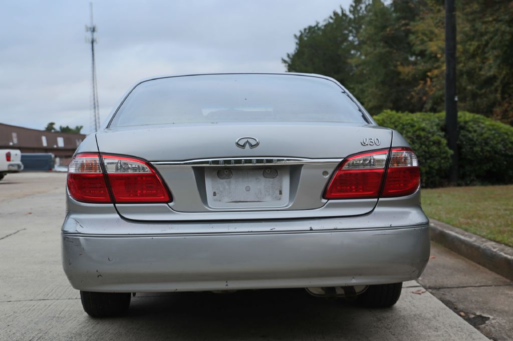 2001 INFINITI I30 Image 4