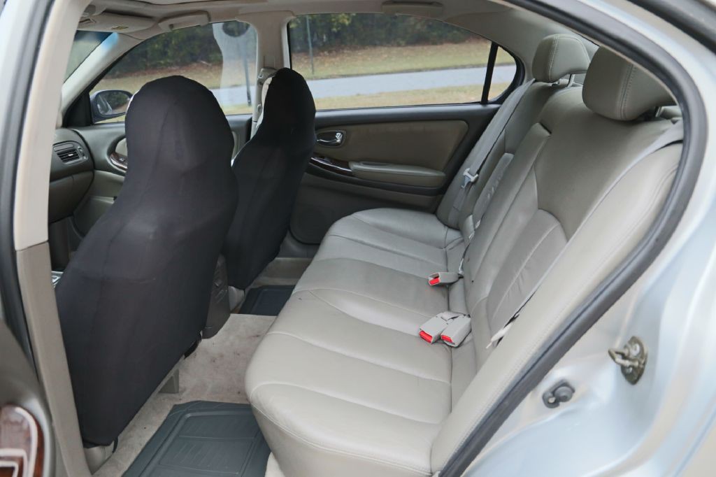 2001 INFINITI I30 Image 12