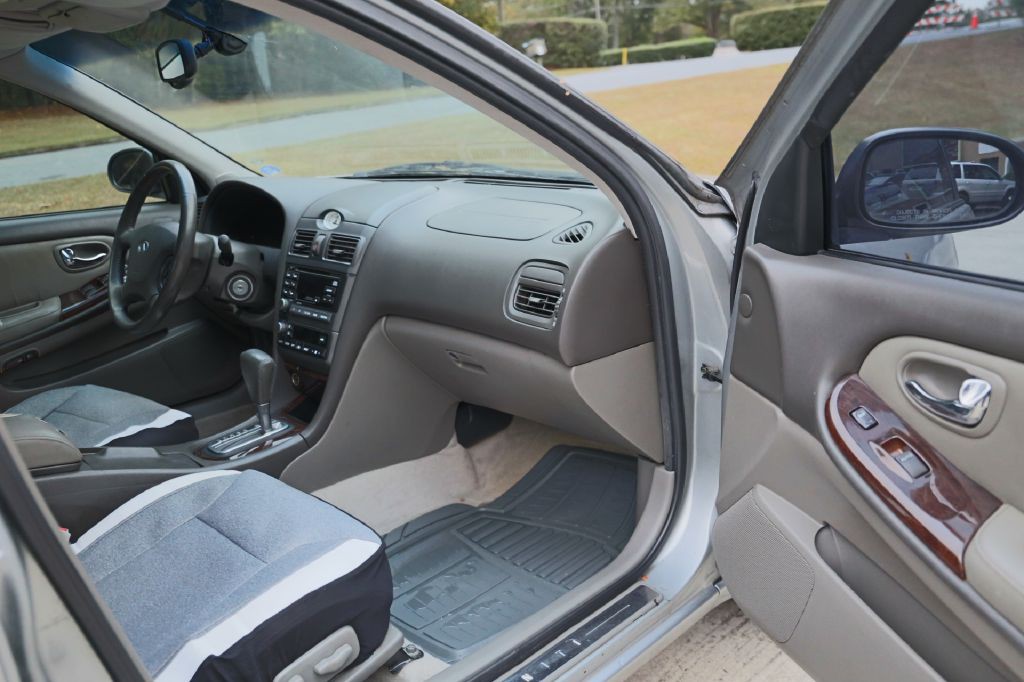 2001 INFINITI I30 Image 16