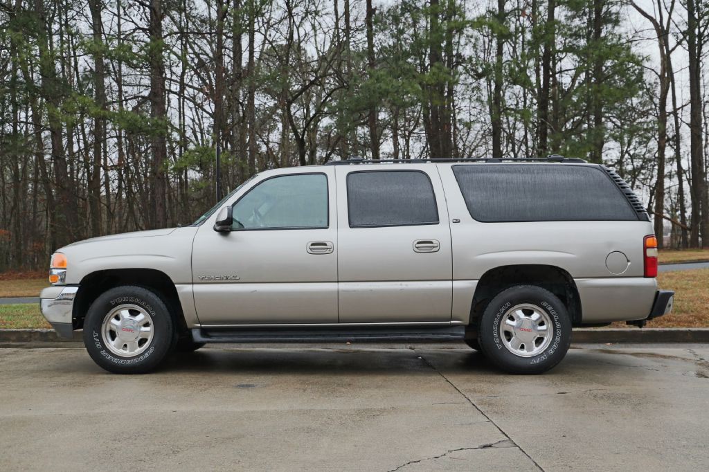 2002 GMC Yukon Image 2