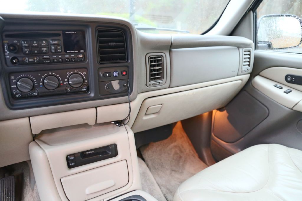 2002 GMC Yukon Image 11