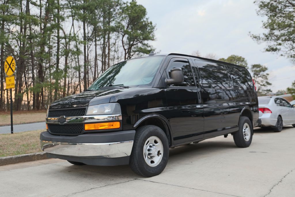 2018 Chevrolet Express Image 1