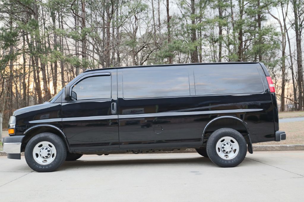 2018 Chevrolet Express Image 2