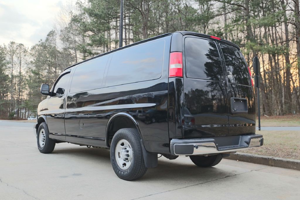 2018 Chevrolet Express Image 3