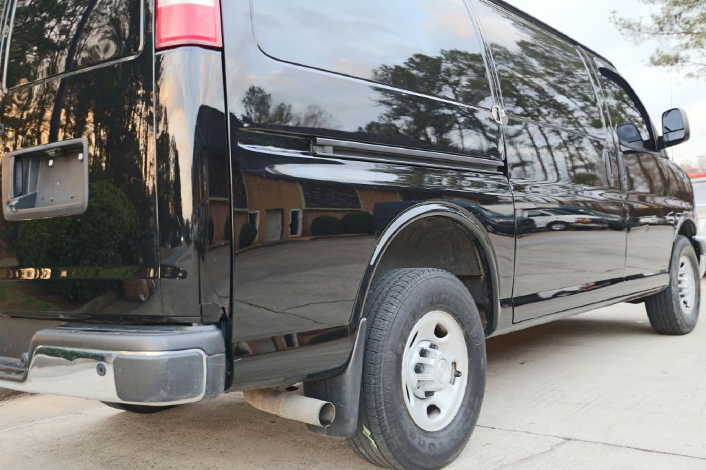 2018 Chevrolet Express Image 12