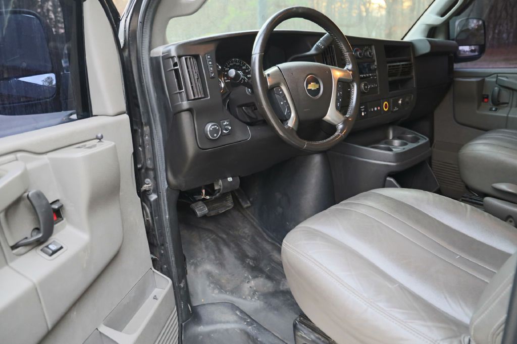 2018 Chevrolet Express Image 14
