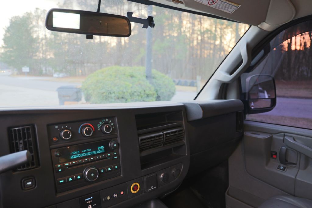2018 Chevrolet Express Image 15