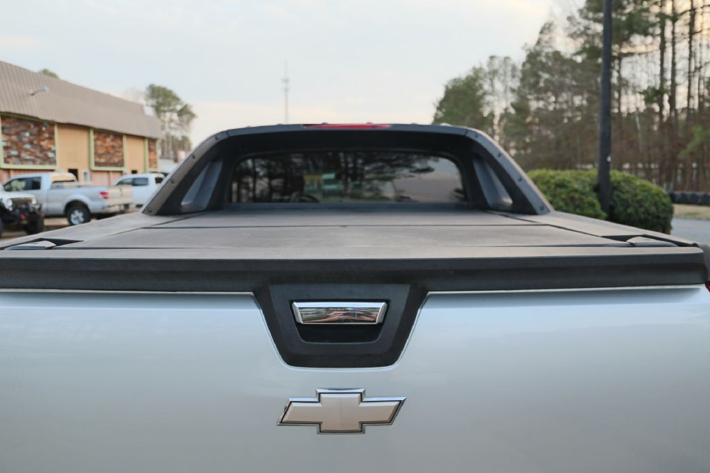 2010 Chevrolet Avalanche Image 7