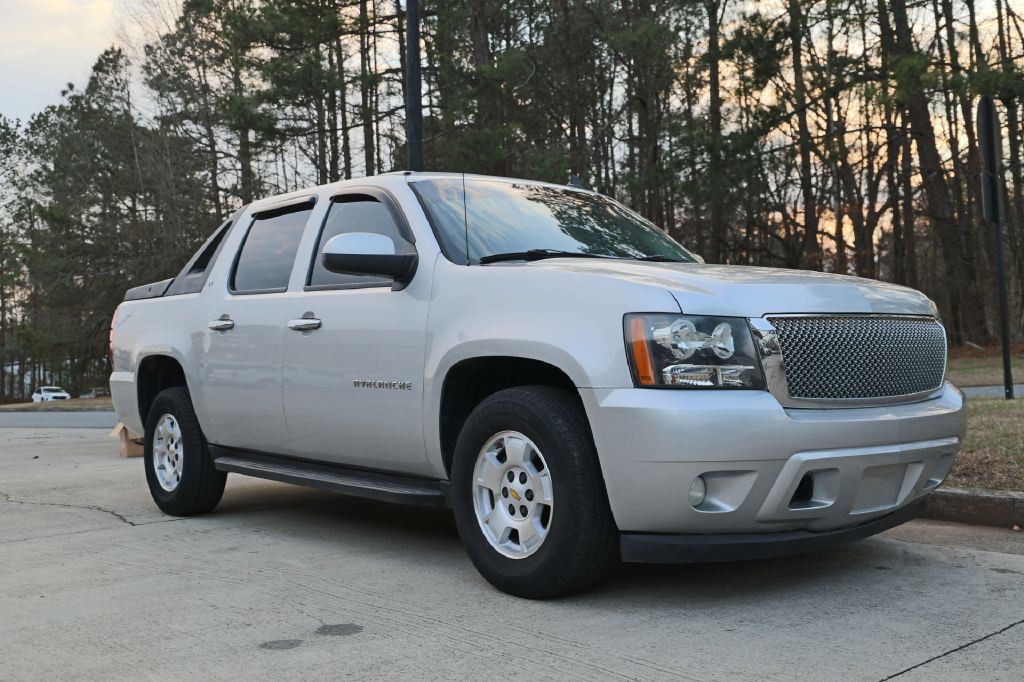 2010 Chevrolet Avalanche Image 11