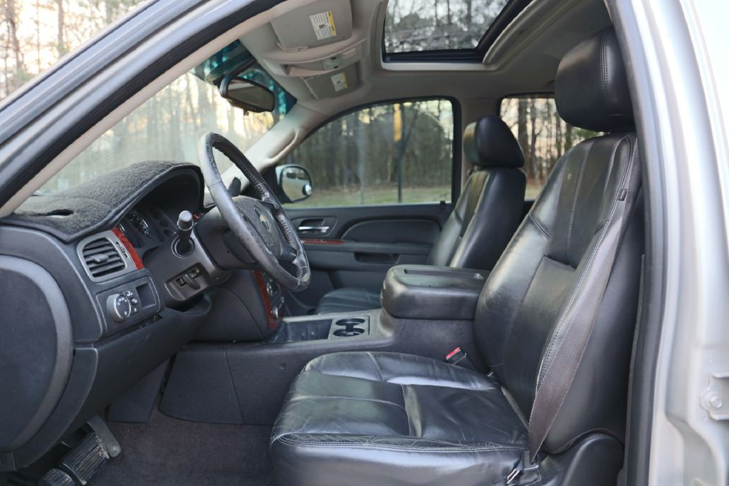 2010 Chevrolet Avalanche Image 14