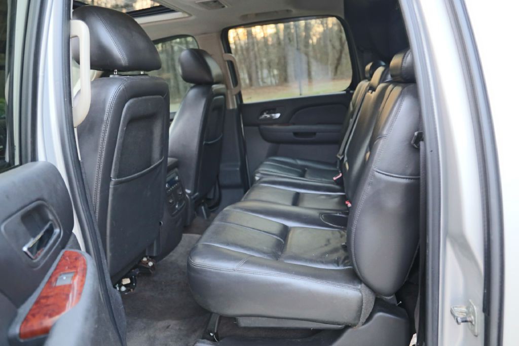 2010 Chevrolet Avalanche Image 16