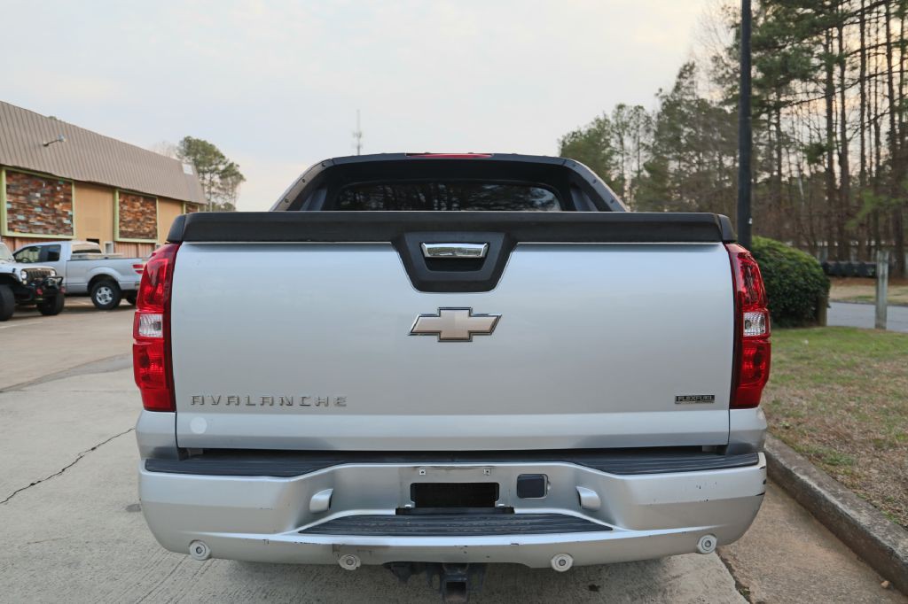 2010 Chevrolet Avalanche Image 4