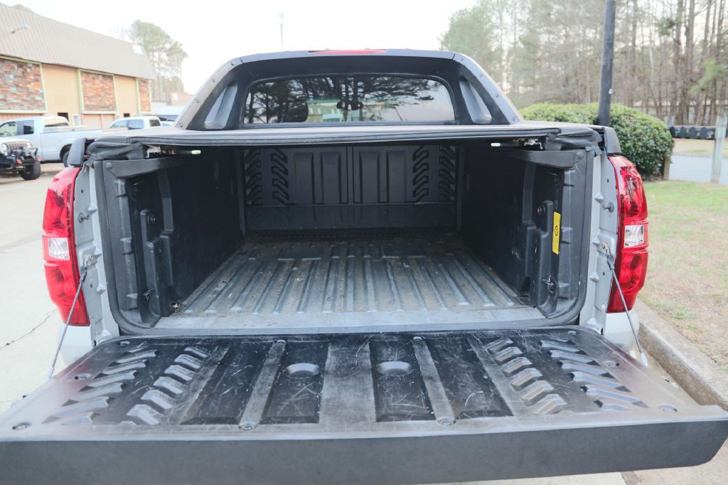 2010 Chevrolet Avalanche Image 8