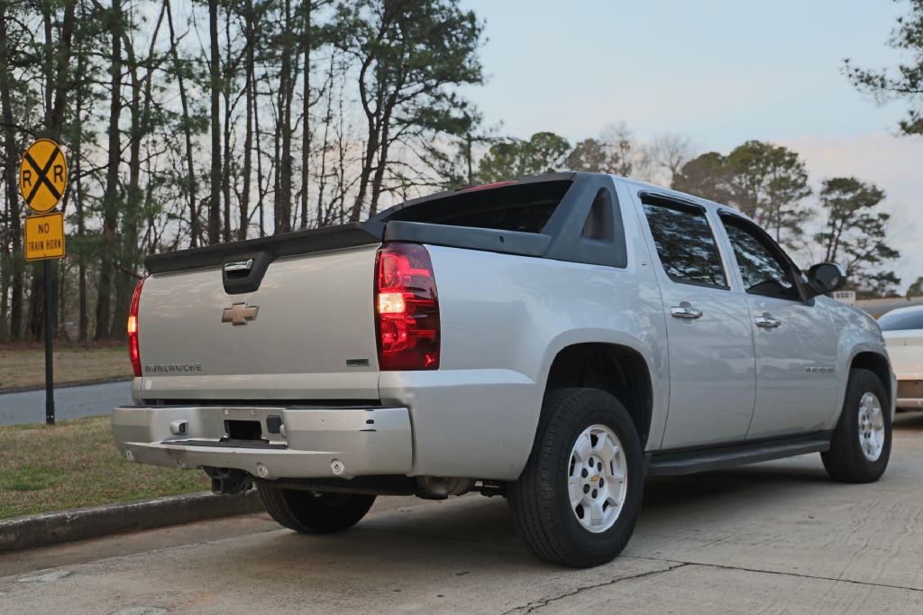 2010 Chevrolet Avalanche Image 9