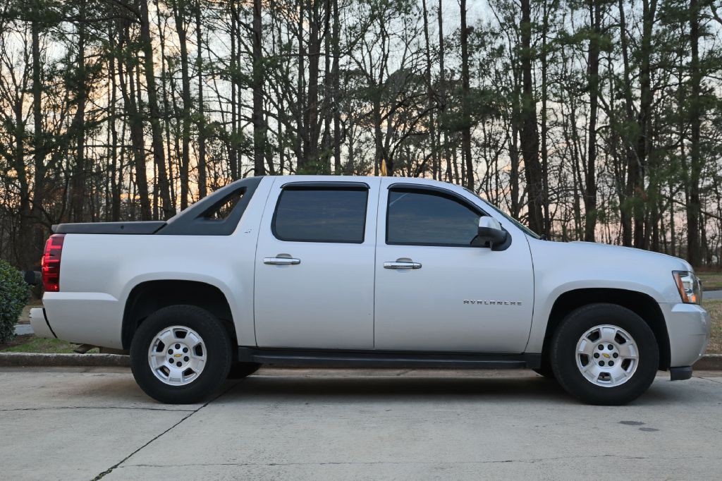 2010 Chevrolet Avalanche Image 10