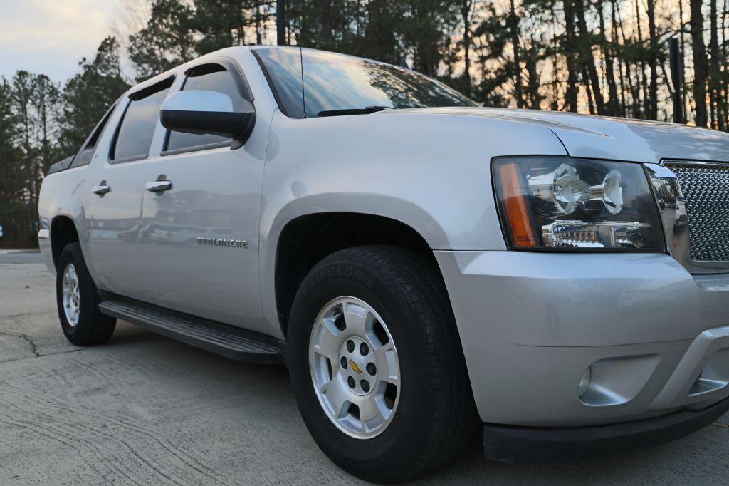 2010 Chevrolet Avalanche Image 12