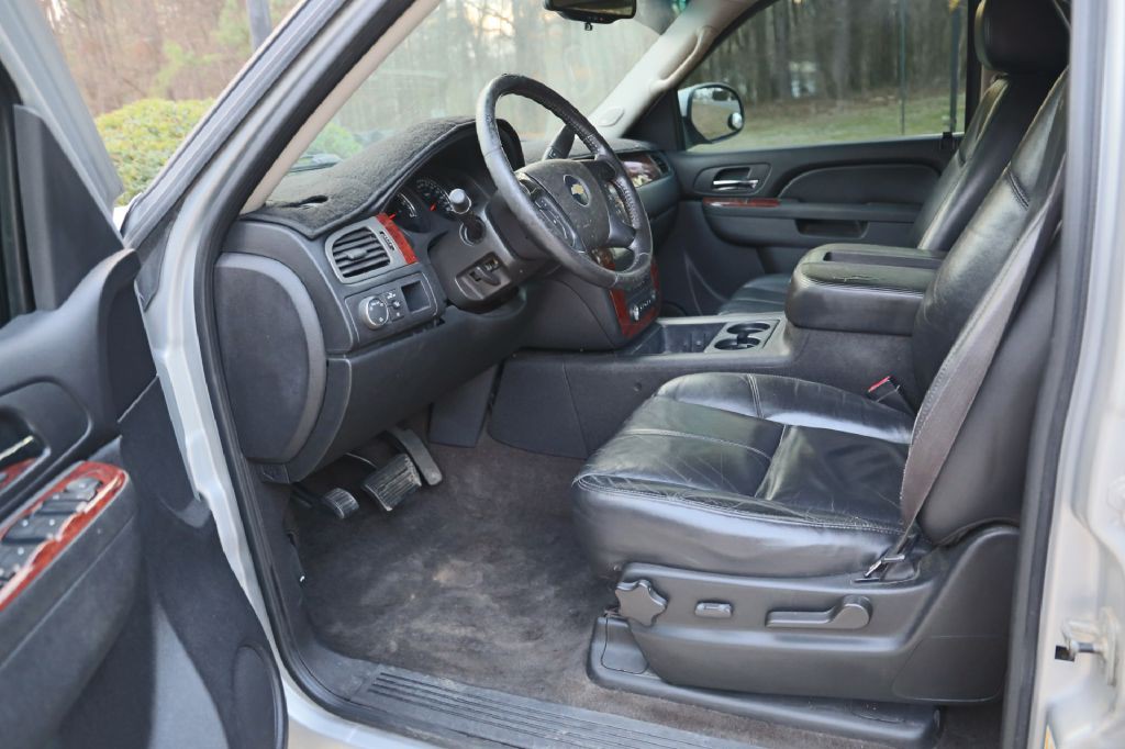 2010 Chevrolet Avalanche Image 13