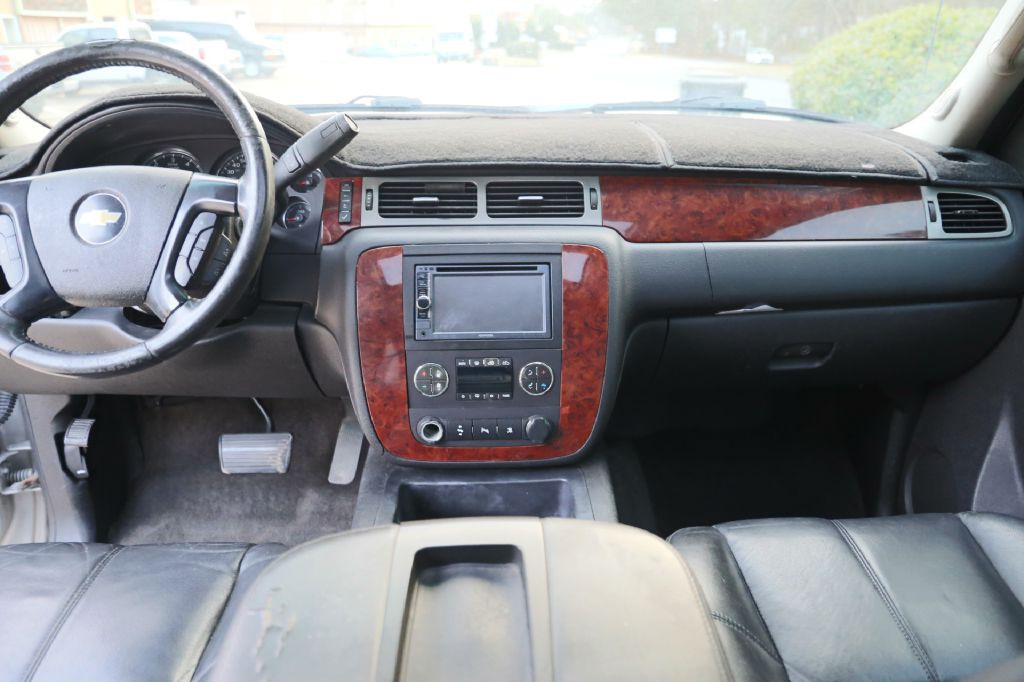 2010 Chevrolet Avalanche Image 15