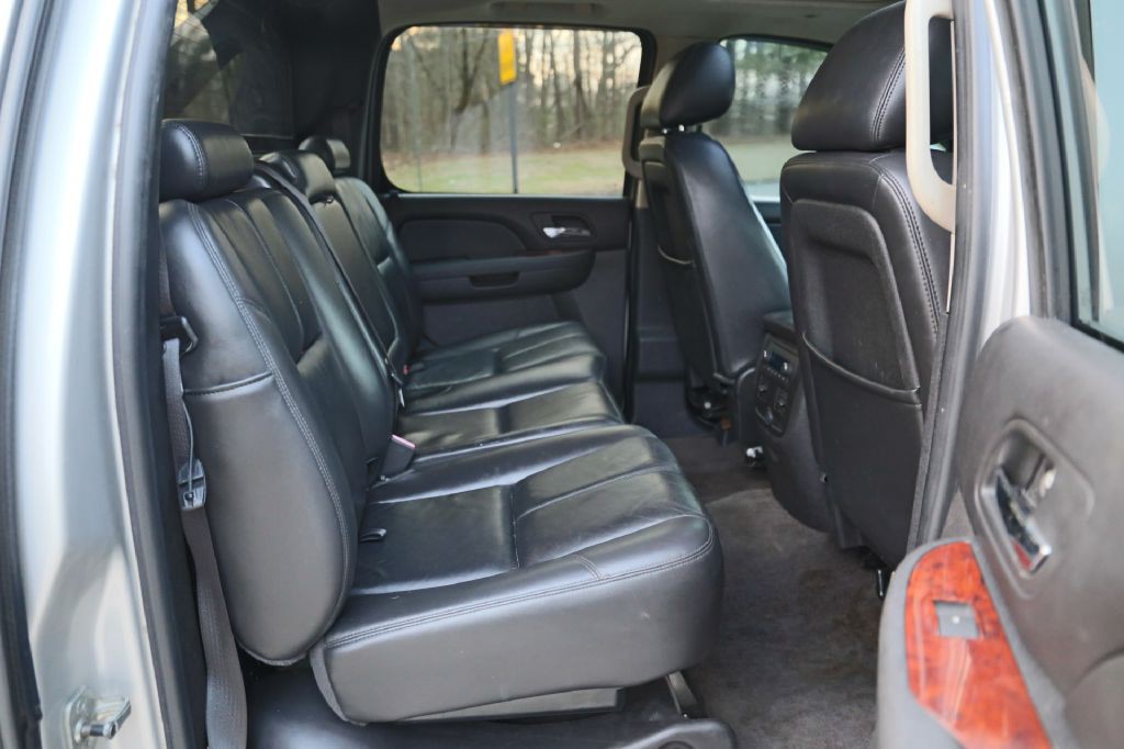 2010 Chevrolet Avalanche Image 17