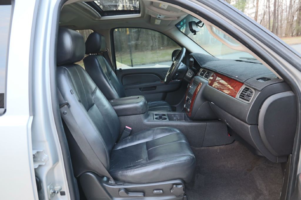 2010 Chevrolet Avalanche Image 18